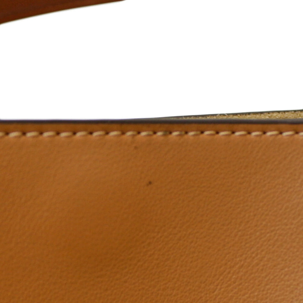 Pre-Owned Leather Shoulder Bag H620773