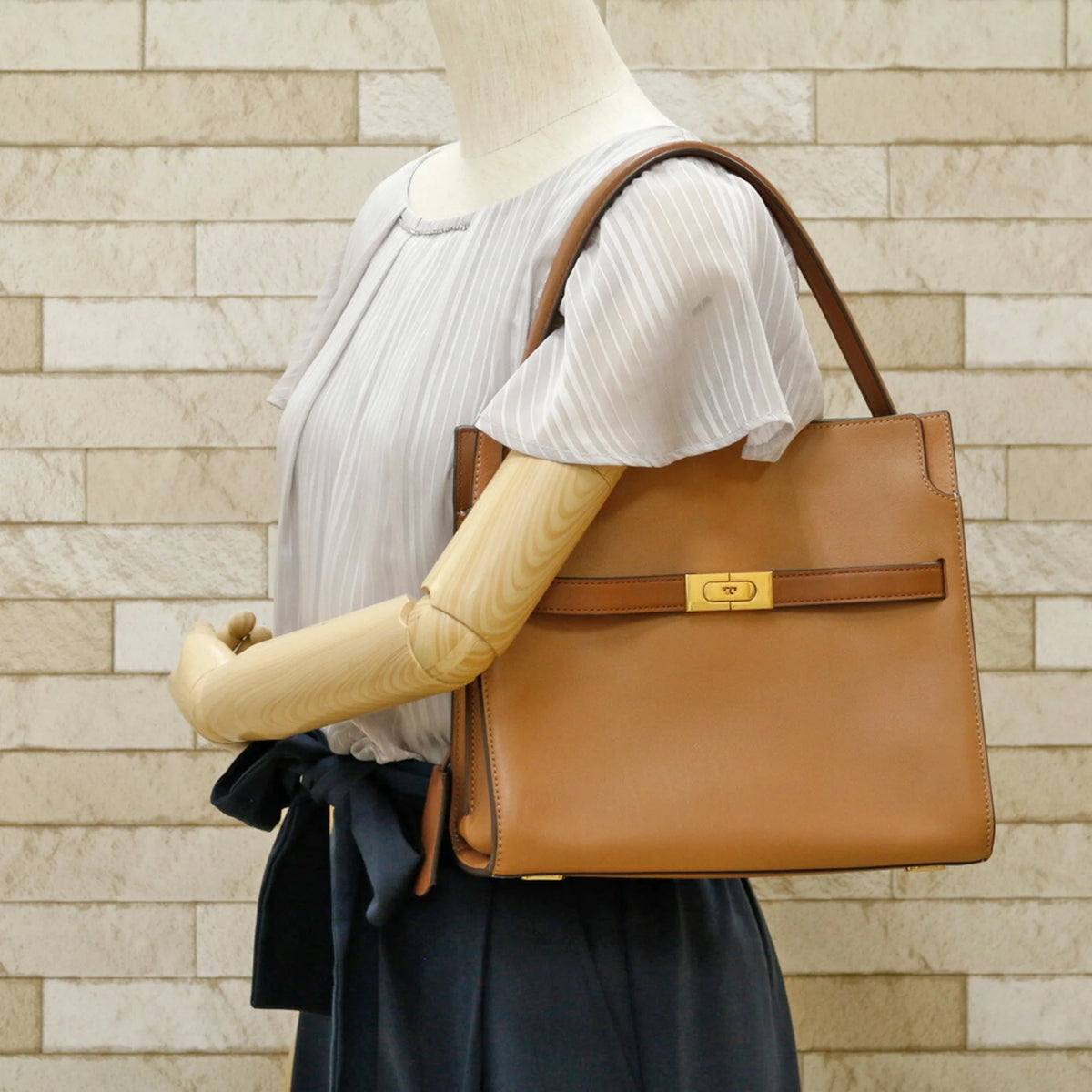 Pre-Owned Leather Shoulder Bag H620773