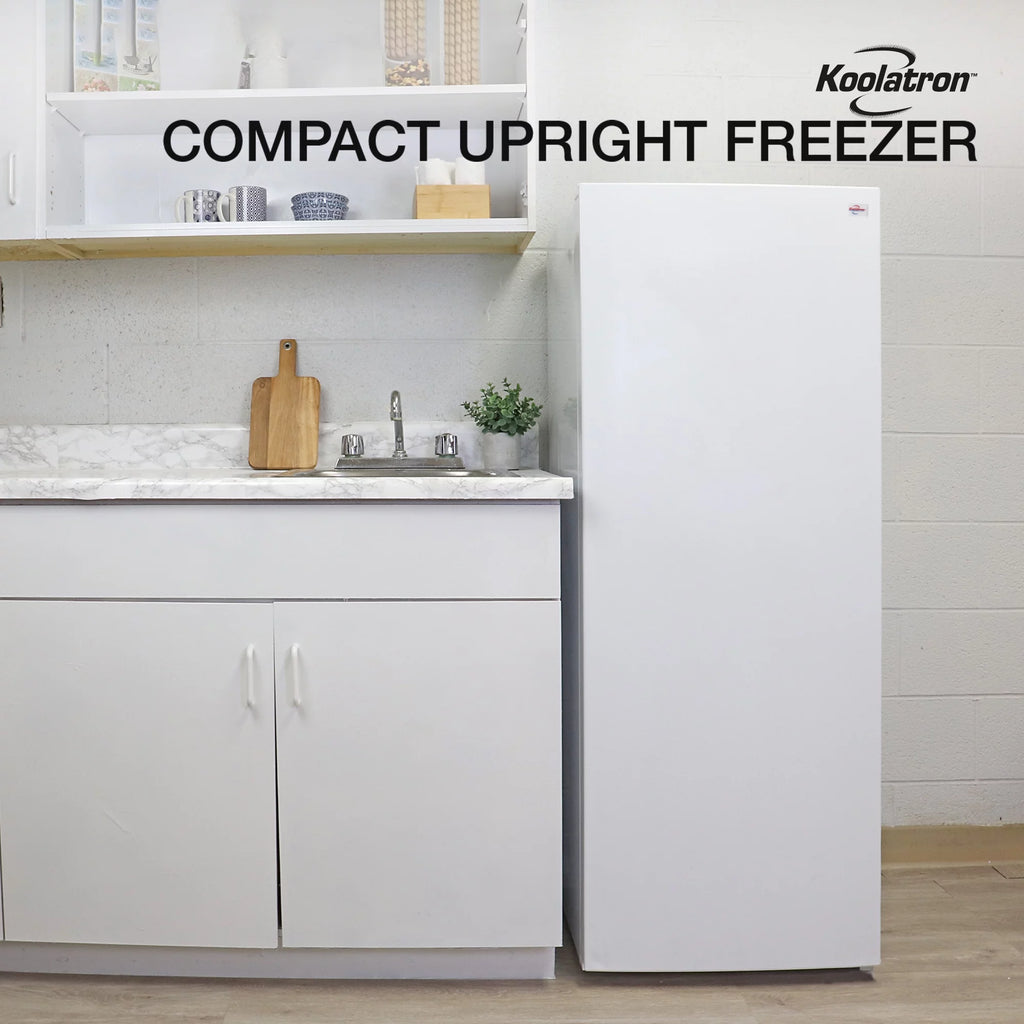 White 7.0 cu ft Upright Freezer J4555