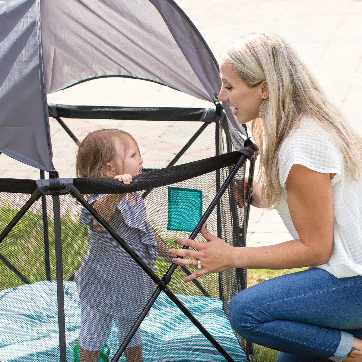 Portable Playard with Canopy J754