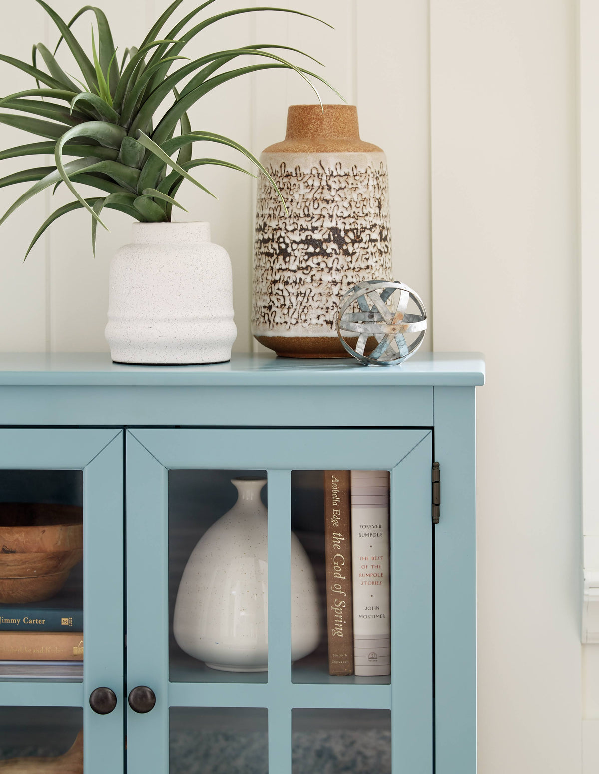 Accent Cabinet Z870