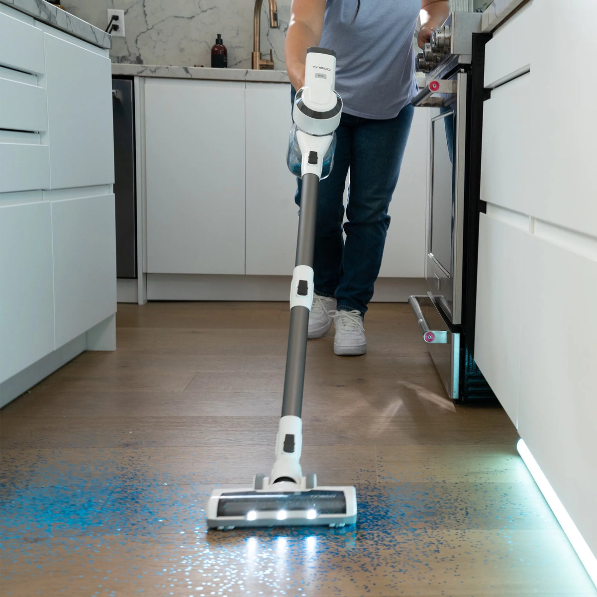 Lightweight Cordless Stick Vacuum Cleaner Blue B12086