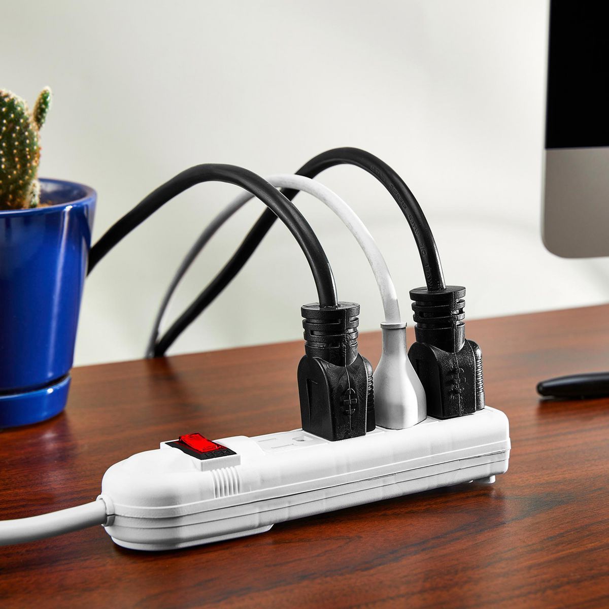 4-Outlet Power Strip V47503