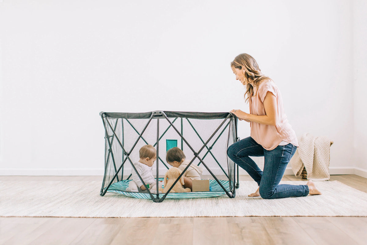 Portable Playard with Canopy J754
